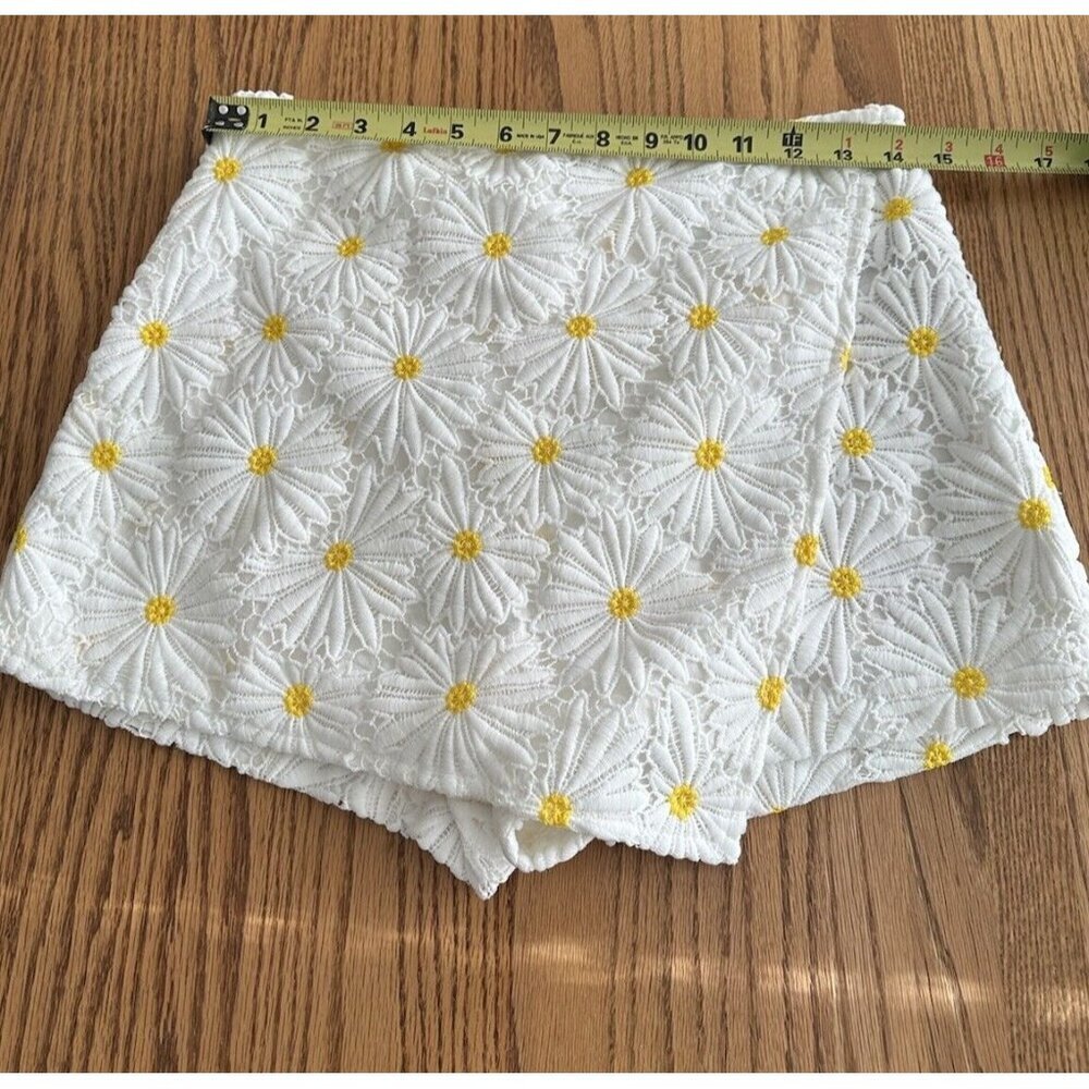 Forever 21 Floral Crochet Lace White Zip Faux Wrap Skirt Skort Size Small - Picture 5 of 10